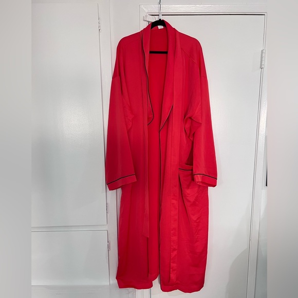 Fabletics Ecosatin Robe - Picture 5 of 6